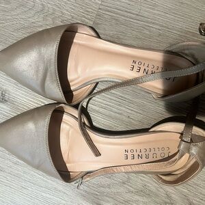 Journee Collection Women's Tan flats